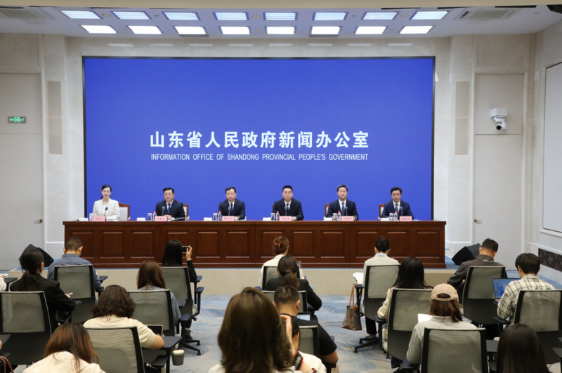 新闻发布会现场图